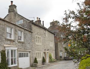 Christina Warwick Cottage 42 sm.jpg